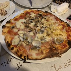 Pizzeria Pinocchio - Seafood pizza