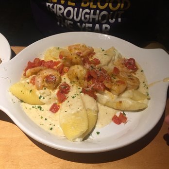 Olive Garden Italian Restaurant - Giant Stuffed Shells with Shrimp - Italian Near Me - Bluffton, South Carolina Olive Garden Italian Restaurant - Giant Stuffed Shells with Shrimp - Italian Near Me - Bluffton, South Carolina