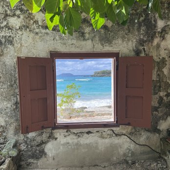 Cinnamon Bay Beach - Ruins on the beach - Beaches Near Me