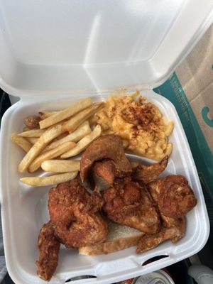Gus’s World Famous Fried Chicken by null
