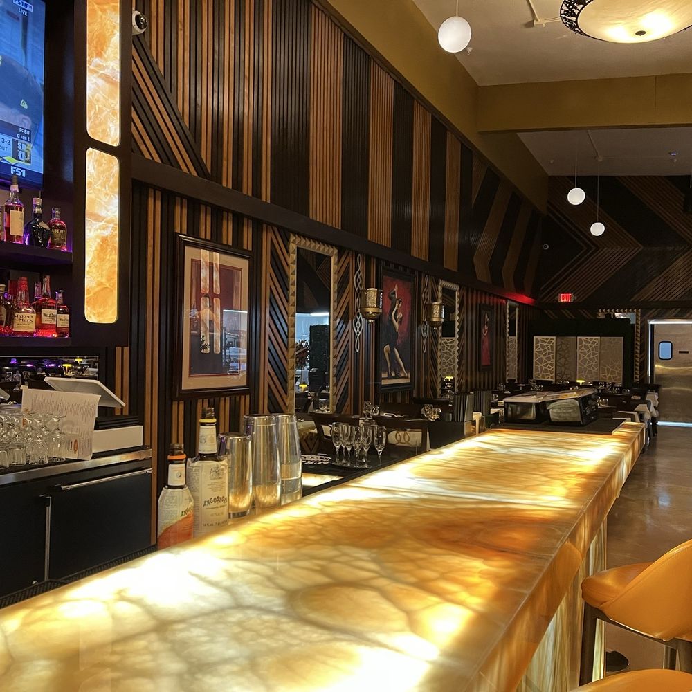 Coach's Lounge - Lounges Near Me - Huntington Beach, California