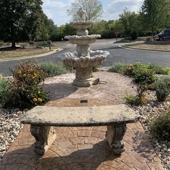 Chateau Avalon - Outside in front of the hotel - Hotels Near Me - Kansas City, Kansas