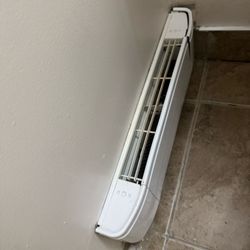 Travelodge By Wyndham Sportsman Lodge - Heat register not working, dirty smelly