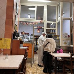 Antica Pizzeria Prigiobbo - Restaurant interior