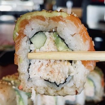La Zona Sushi - Rainbow Roll - Sushi Bars Near Me - Los Angeles, California