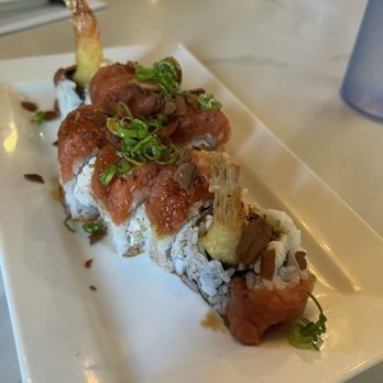 Tokyo Sushi - Spicy tuna w/ tempura shrimp and garlic chips. - Sushi Bars Near Me - Valencia, California