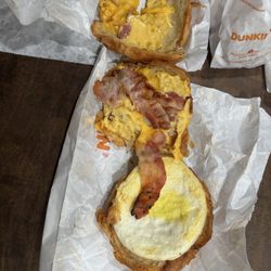 Dunkin' - Sweet Black Pepper Bacon Breakfast Sandwich