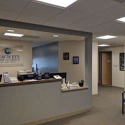 Beach Eye Medical Group - Irvine - Modern and Inviting Irvine Office Lobby