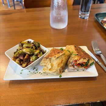 The Met - Grilled Chicken Wrap - Wine Bars Near Me - Lima, Ohio