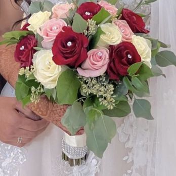Gardenia Flower Shop - Bridal bouquet - Florists Near Me - Brooklyn, New York Gardenia Flower Shop - Bridal bouquet - Florists Near Me - Brooklyn, New York