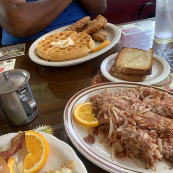 Crazy Ottos Empire Diner - Chicken and waffles - Coffee & Tea Near Me - Herkimer, New York