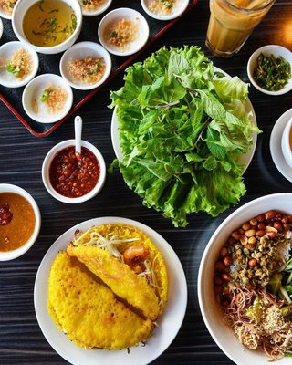 Hue Oi Vietnamese Cuisine by null