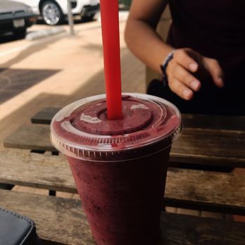Avocado Cafe Irvine - Banana berry smoothie - Breakfast & Brunch Near Me - Irvine, California