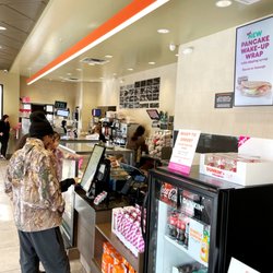Dunkin' - Inside