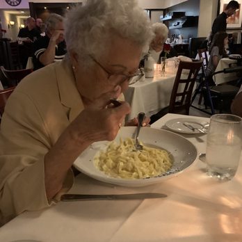 Cafe Avanti - Fettuccine Alfredo - Wine Bars Near Me - Miami Beach, Florida Cafe Avanti - Fettuccine Alfredo - Wine Bars Near Me - Miami Beach, Florida