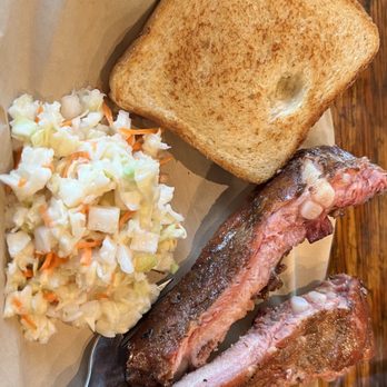 Blackburn's BBQ - BBQ ribs,coleslaw & garlic toast - Barbeque Near Me - Eagle Lake, Florida