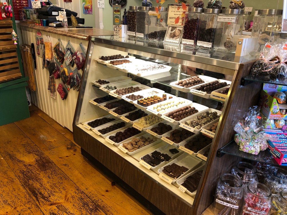 WOODSTOCK EMPORIUM AND HOLIDAY HAUS Updated August 2024 14 Photos 27 Tinker St, Woodstock