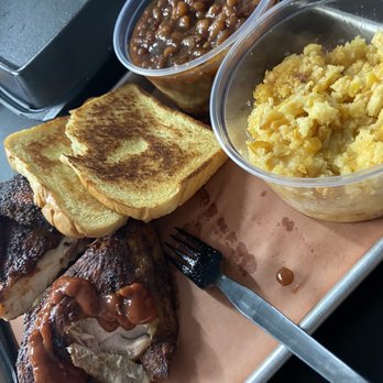 The Smokin’ Ox Premium BBQ - Chicken with baked beans & corn casserole - Food Trucks Near Me - Winter Haven, Florida