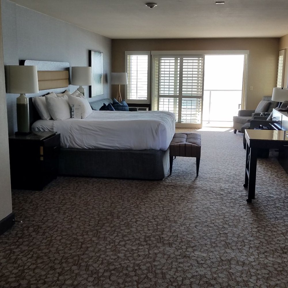 Beach Terrace - Our corner king room 2nd flr - Hotels Near Me - Carlsbad, California Beach Terrace - Our corner king room 2nd flr - Hotels Near Me - Carlsbad, California