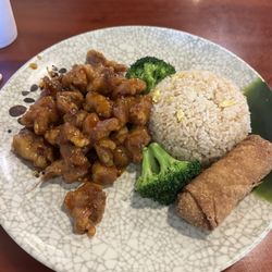 Shangri-La - General Tso's Chicken Combo