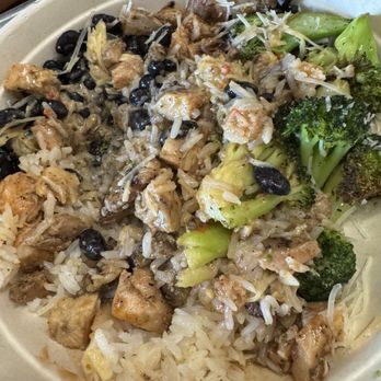 Beehive Kitchen - Small Bowl: Barbecue chicken - Salad Near Me - Fort Lauderdale, Florida Beehive Kitchen - Small Bowl: Barbecue chicken - Salad Near Me - Fort Lauderdale, Florida