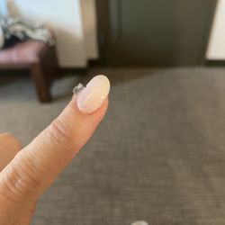 Charley's Nail Spa - Peeled gel from nails 3 days old.