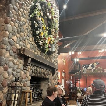 Farmhouse Restaurant - Inside the Restaurant - Desserts Near Me - Fair Oaks, Indiana