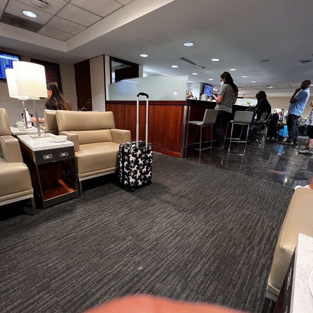 United Club - Airport Lounges Near Me - Dulles, Virginia