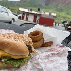 Vicco's Charcoalburger Drive-In - Amazing burger & onion rings