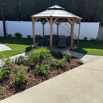 D Landscape & Hardscape - Backyard lawn and flower beds. - Landscaping Near Me