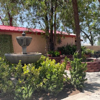 La Cueva de Oso - Courtyard dining - Mexican Near Me - Balmorhea, Texas La Cueva de Oso - Courtyard dining - Mexican Near Me - Balmorhea, Texas