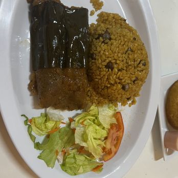El Jibarito - Pastel con carne de puerco y arroz con gandules...both are absolute winners. - Latin American Near Me - San Juan, Puerto Rico