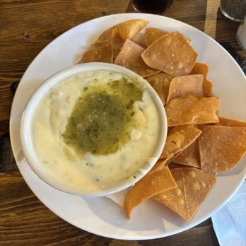Crockett Tavern - Queso - American Near Me - San Antonio, Texas