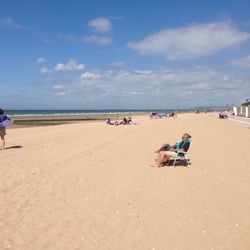 Hotel Ibis Budget Cabourg - Nearby beach scene. Always windy.