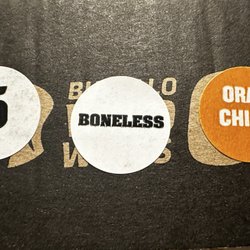Buffalo Wild Wings - Someone must've ate my other 5 wings - oh wait not picture cause I didn't get them. Wish the flavor was actually right to make up for it