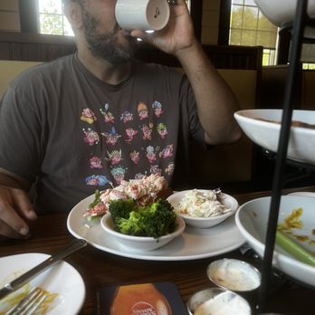 99 Restaurants - Lobster sandwich and broccoli and salad - Pubs Near Me - Westford, Massachusetts 99 Restaurants - Lobster sandwich and broccoli and salad - Pubs Near Me - Westford, Massachusetts