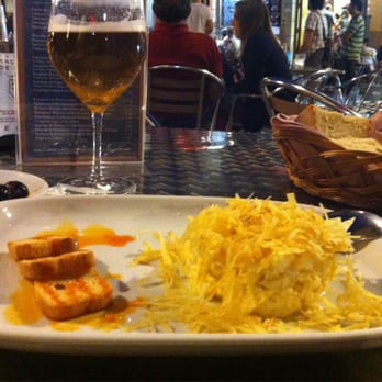 Racimo de Oro - Media de revuelto de bacalao y una clarita - Spanish Near Me - Leon, LE