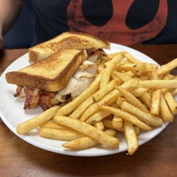 Cameos Drive-in - Turkey bacon melt