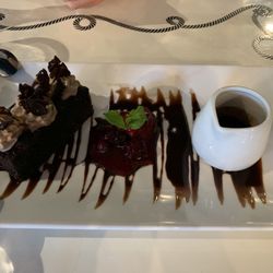 Oxleys Bar & Kitchen - Warm chocolate brownie with berry compote