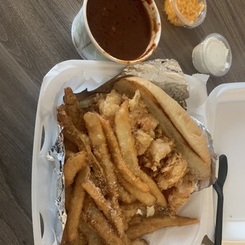 The Walrus - Shrimp Po Boy Spicy Veggie Chili - Bars Near Me - Columbus, Ohio