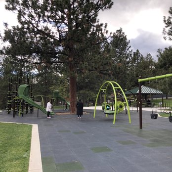 Hillside Park - Play space with climbing tower. Old school and new age swings. New age monkey bars. Picnic area. - Parks Near Me - Bend, Oregon