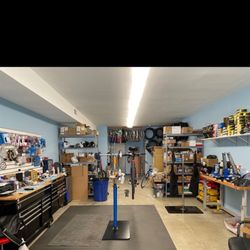 Raceline Cycle Works - Inside the store