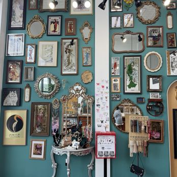 Brooklyn Charm - Inside - Jewelry Near Me - Los Angeles, California Brooklyn Charm - Inside - Jewelry Near Me - Los Angeles, California