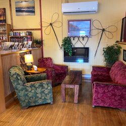 Herring Choker - Interior sitting area