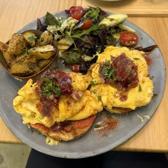 Molinet - iberian bagel - Cafeteria Near Me - Barcelona, B
