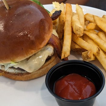 Gaspar's Restaurant - Burger with fries - Spanish Near Me - Temecula, California
