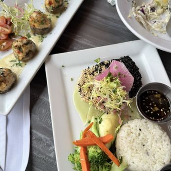 The Fish Hopper - Agi Ahi Tuna Seared Rare* - Seafood Near Me - Monterey, California