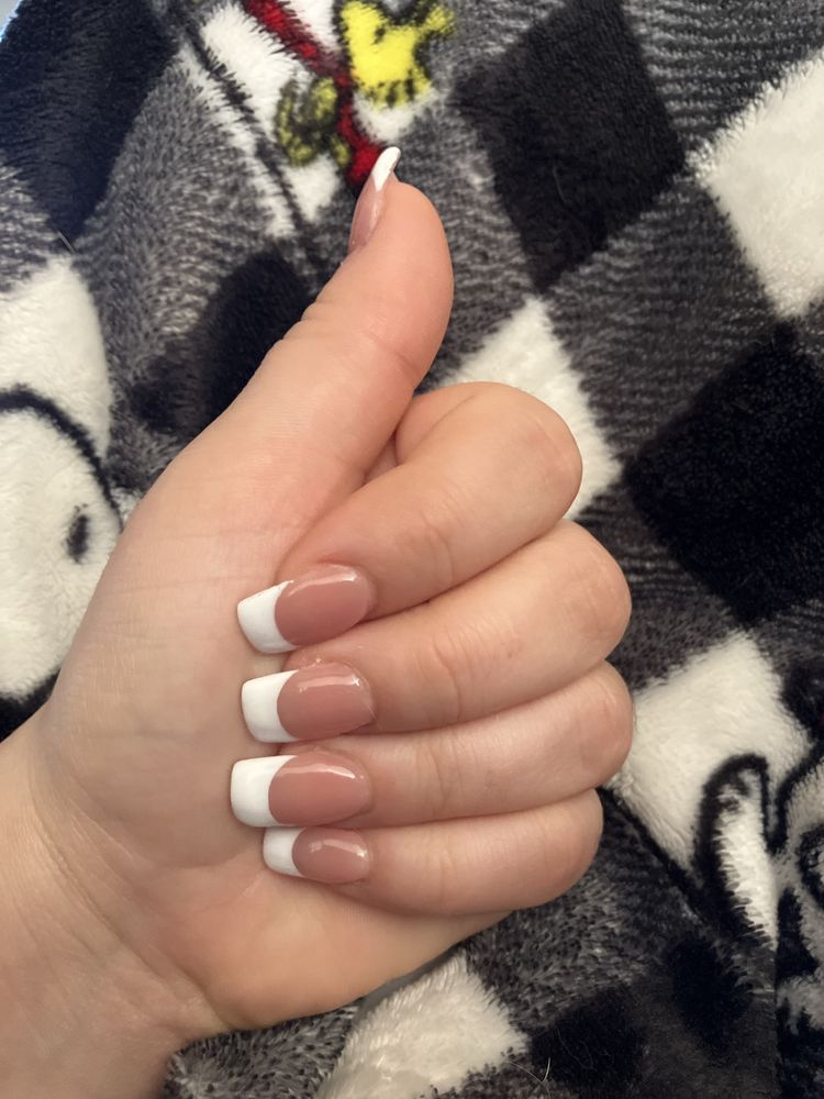 Pampered Nails Logo