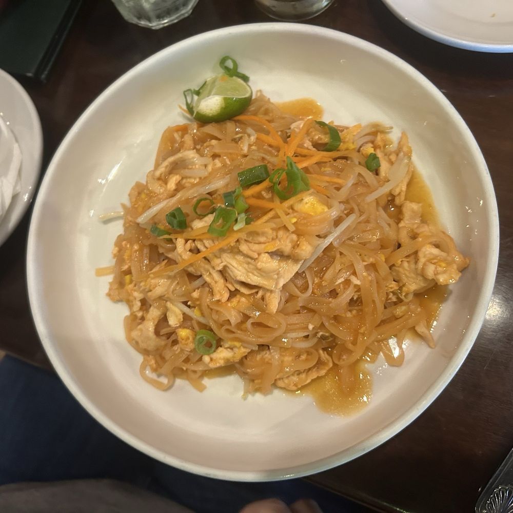 Lemongrass Thai Kitchen - Pad Thai - Thai Near Me - Oviedo, Florida Lemongrass Thai Kitchen - Pad Thai - Thai Near Me - Oviedo, Florida