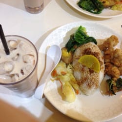 讚好 - Set Lunch - Taiwanese Fried Chicken Pieces with Rice and Iced Milk Tea
